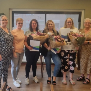Daniek, Laura en Lia ontvangen hun certificaten